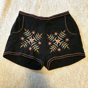 A&E High-Wasted Linen Embroidery Shorts